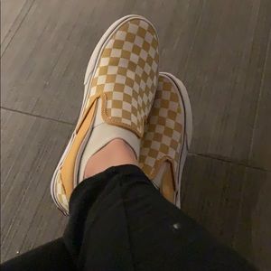 Meet your Posher, Leila